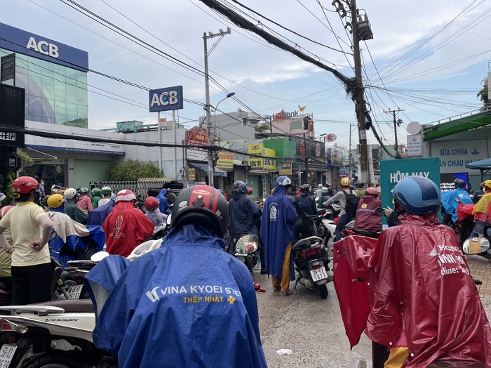 TP Hồ Ch&iacute; Minh mưa lớn, nhiều tuyến đường ngập s&acirc;u 