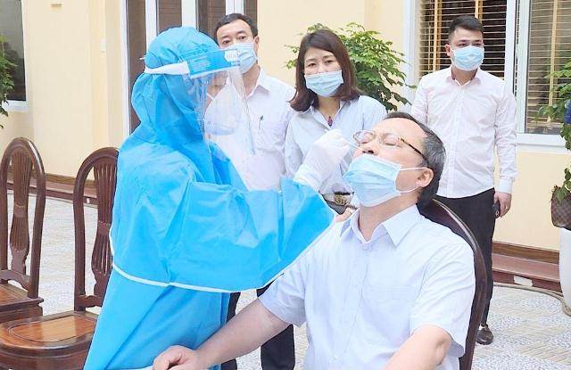 Hưng Y&ecirc;n th&agrave;nh lập 18 tổ lấy mẫu cộng đồng x&eacute;t nghiệm Covid-19 sau khi nhận c&aacute;c ca mắc mới