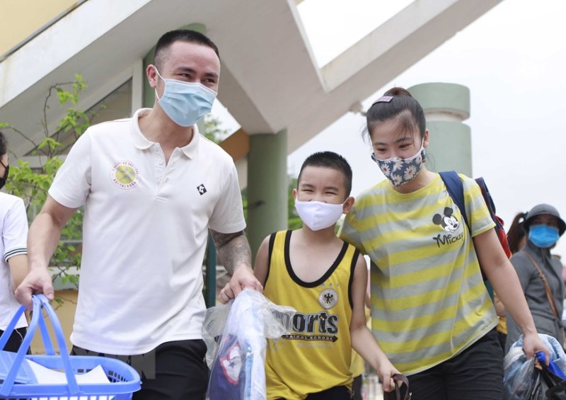 141 học sinh v&agrave; gi&aacute;o vi&ecirc;n tại Vĩnh Ph&uacute;c ho&agrave;n th&agrave;nh c&aacute;ch ly, vui mừng trở về nh&agrave;