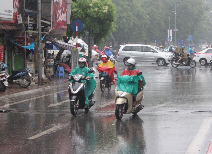 Nhiều khu vực c&oacute; mưa d&ocirc;ng diện rộng, v&ugrave;ng n&uacute;i đề ph&ograve;ng lũ qu&eacute;t v&agrave; sạt lở đất