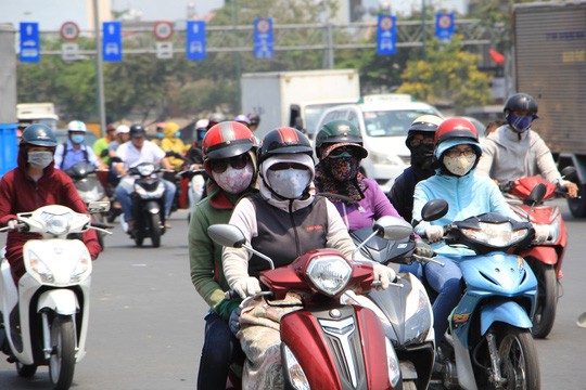 Bắc Bộ và Trung Bộ ngày nắng nóng, Nam Bộ có mưa dông