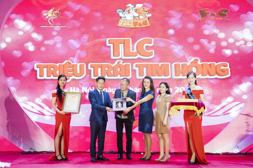 TLC - Triệu tr&aacute;i tim hồng: Cột mốc mới trong qu&aacute; tr&igrave;nh ph&aacute;t triển