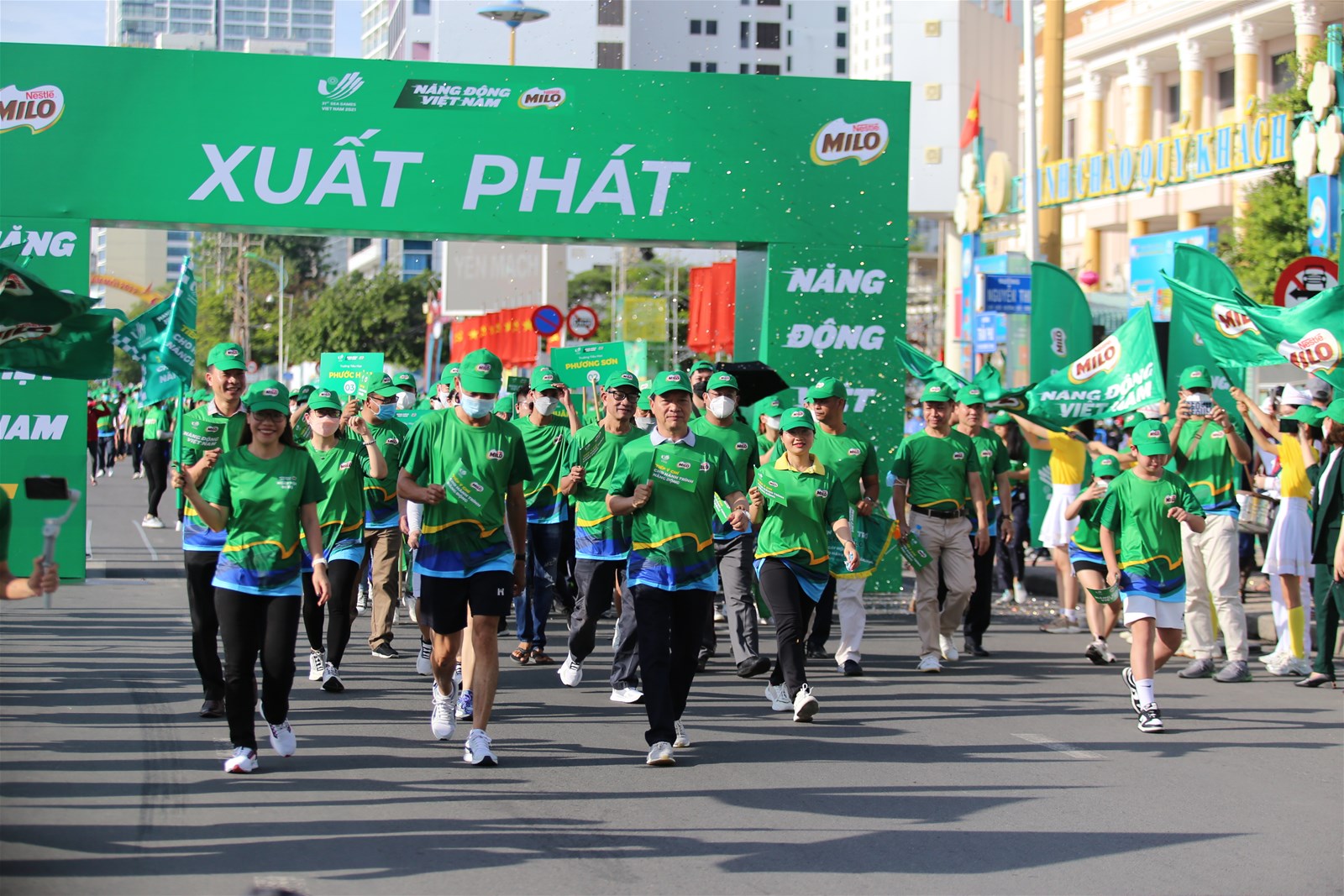 Gần 10.000 học sinh và phụ huynh tham gia Ngày hội đi bộ MILO 2022 tại Khánh Hòa