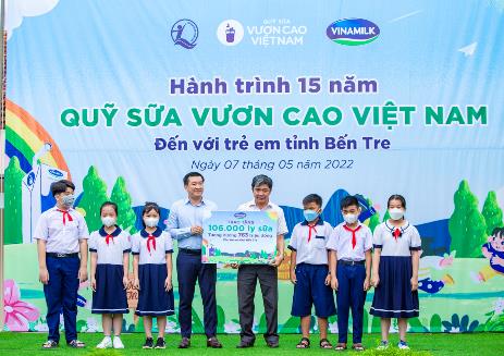 H&agrave;nh tr&igrave;nh năm thứ 15 của quỹ sữa vươn cao Việt Nam khởi động, mang sữa đến cho 21.000 trẻ em