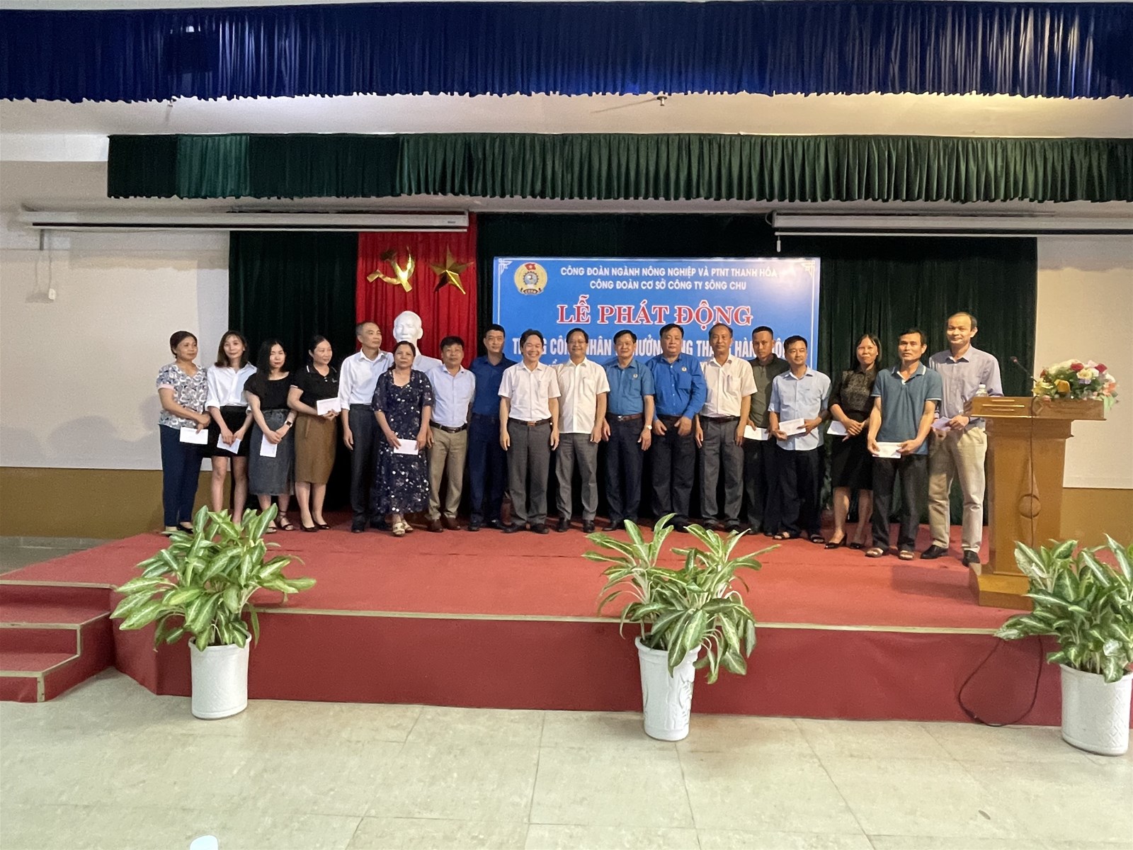 Lễ ph&aacute;t động hưởng ứng &ldquo; th&aacute;ng c&ocirc;ng nh&acirc;n&rdquo; v&agrave; &ldquo;th&aacute;ng h&agrave;nh động về an to&agrave;n vệ sinh lao động năm 2022&rdquo;