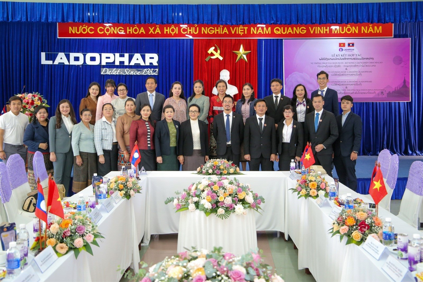 Chuyến thăm của ph&aacute;i đo&agrave;n ngoại giao L&agrave;o v&agrave; lễ k&yacute; kết hợp t&aacute;c mở rộng v&ugrave;ng trồng dược liệu chiến lược