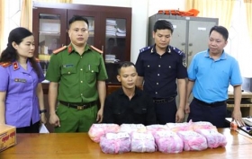 ha tinh bat doi tuong van chuyen ma tuy qua bien gioi