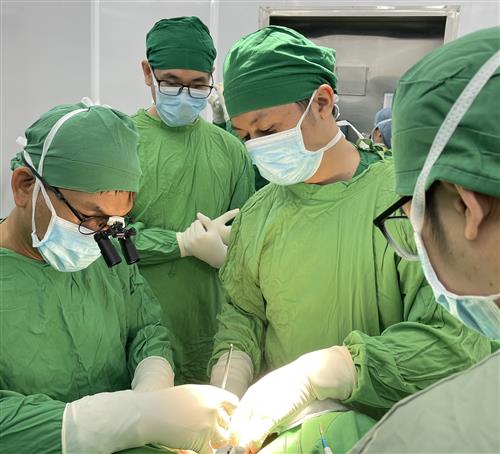 BVĐK tỉnh Khánh Hòa: Phẫu thuật nối thành công 2 trường hợp bị đứt lìa cổ tay, ngón tay do tai nạn lao động