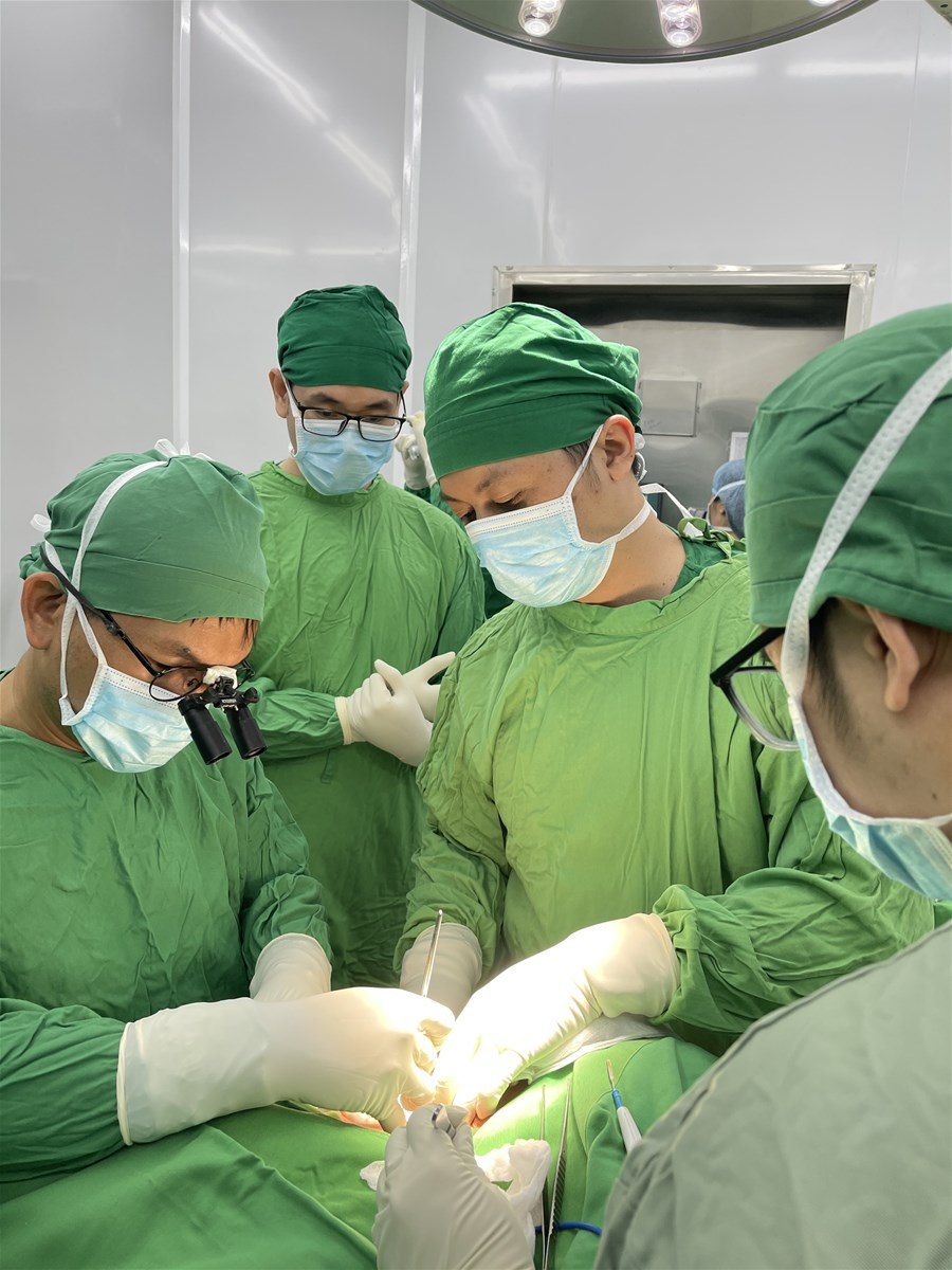 BVĐK tỉnh Khánh Hòa: Phẫu thuật nối thành công 2 trường hợp bị đứt lìa cổ tay, ngón tay do tai nạn lao động