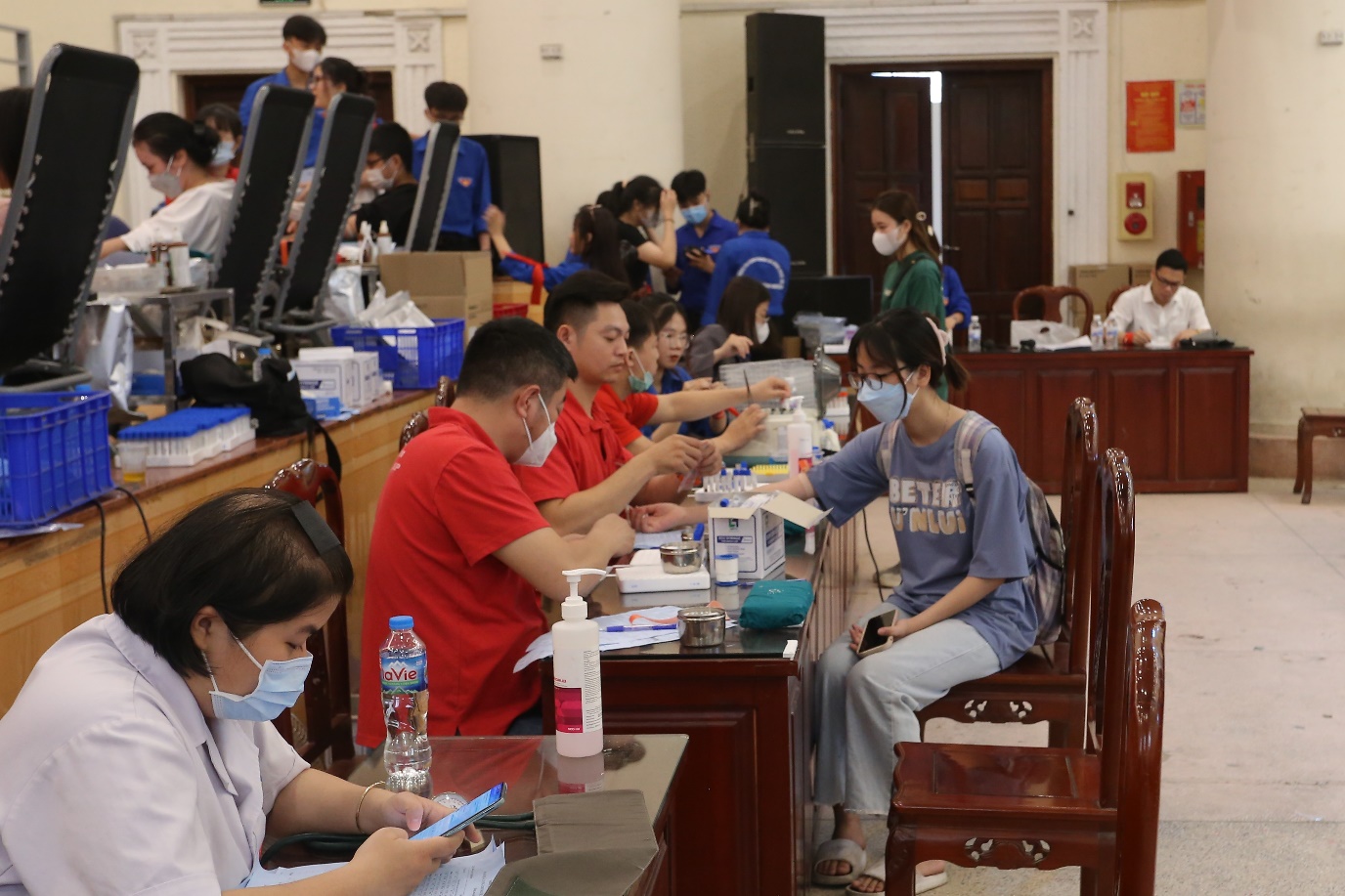 Sinh viên Trường Đại học Kinh doanh và Công nghệ Hà Nội tham gia Chương trình hiến máu nhân đạo “ Giọt hồng sẻ chia”