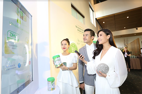 Vinamilk ra mắt sữa c&ocirc;ng thức trẻ em chuẩn organic ch&acirc;u &Acirc;uTại Hội