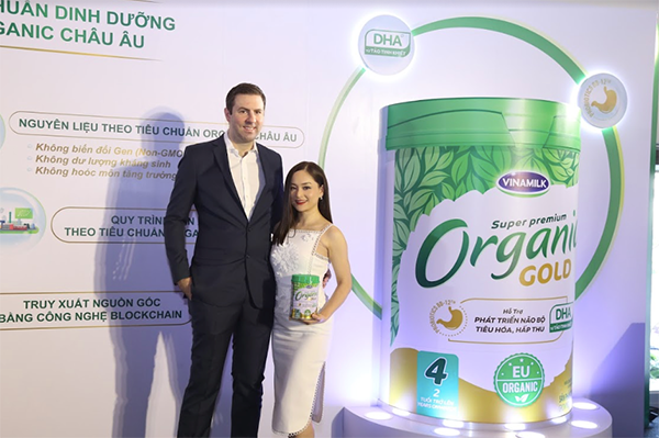 Vinamilk ra mắt sữa c&ocirc;ng thức trẻ em chuẩn organic ch&acirc;u &Acirc;uTại Hội