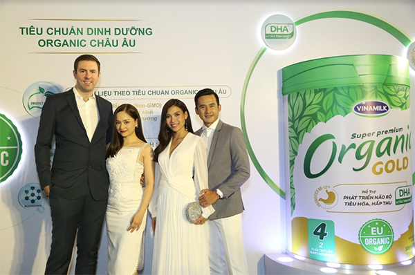 Vinamilk ra mắt sữa c&ocirc;ng thức trẻ em chuẩn organic ch&acirc;u &Acirc;uTại Hội