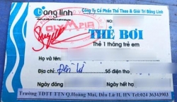 ha noi be trai suyt chet duoi khi di boi tai be boi den lu