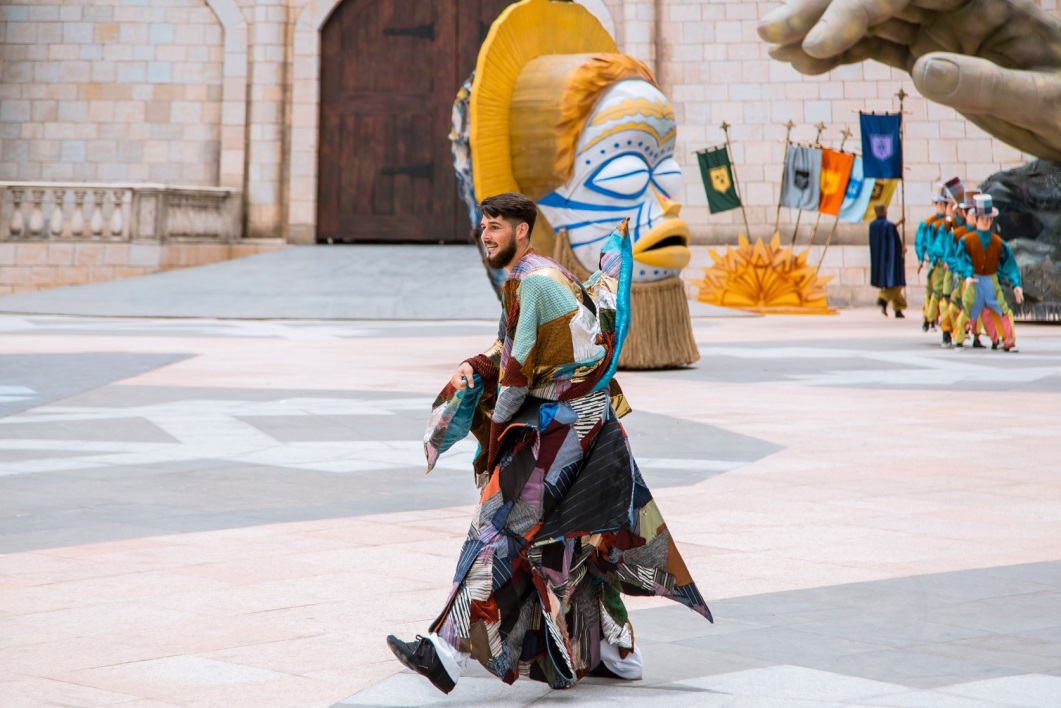 Chi&ecirc;m ngưỡng những bộ trang phục cầu kỳ được &ldquo;thửa ri&ecirc;ng&rdquo; cho Vũ hội &Aacute;nh Dương