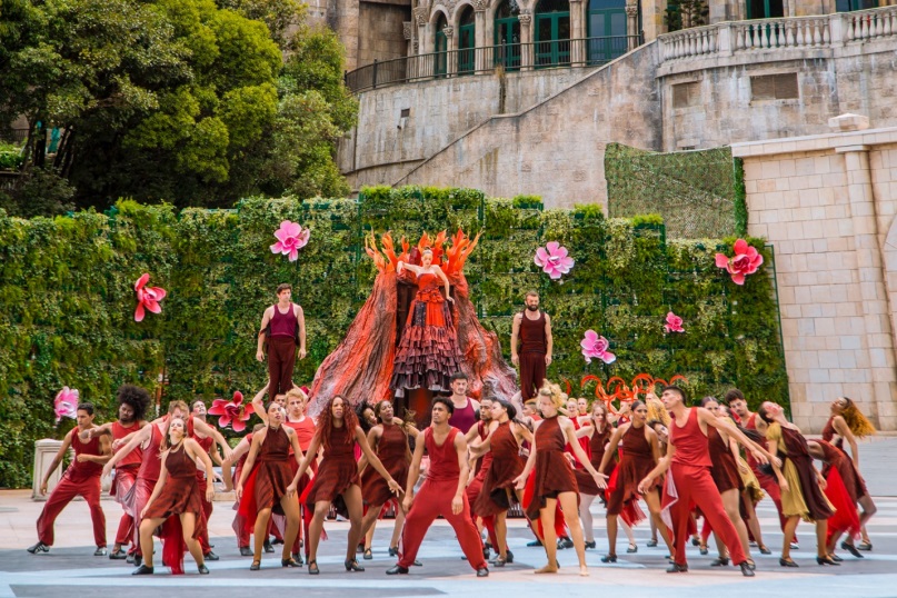 Chi&ecirc;m ngưỡng những bộ trang phục cầu kỳ được &ldquo;thửa ri&ecirc;ng&rdquo; cho Vũ hội &Aacute;nh Dương