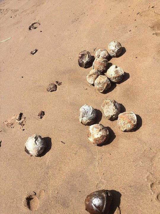 Quảng B&igrave;nh: Ph&aacute;t hiện hơn 100 quả bom bi