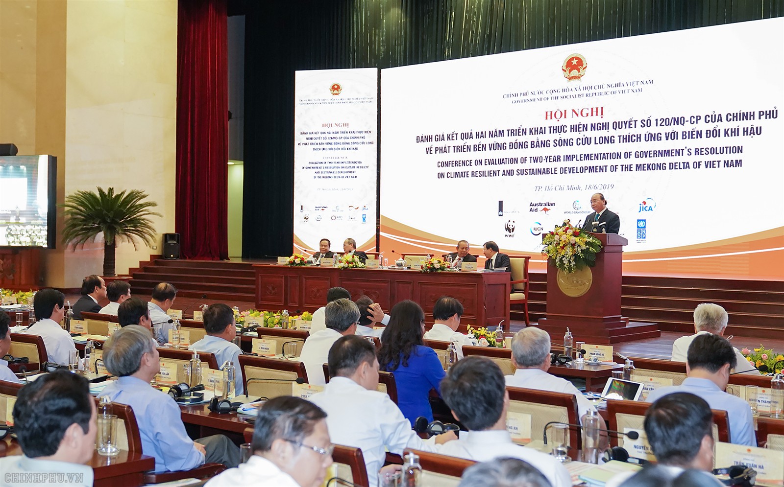 Thủ tướng: Kh&ocirc;ng dao động, sợ h&atilde;i trước thử th&aacute;ch của tự nhi&ecirc;n