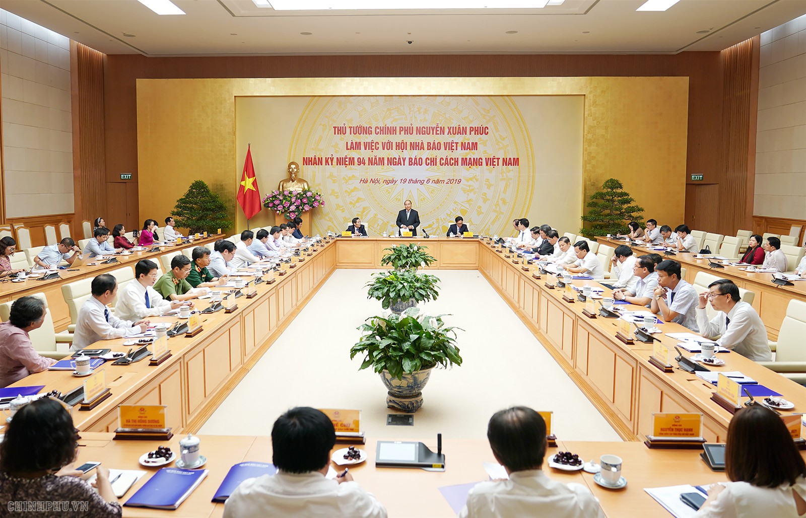 Thủ tướng: B&aacute;o ch&iacute; phải phản &aacute;nh trung thực d&ograve;ng chảy ch&iacute;nh của x&atilde; hội