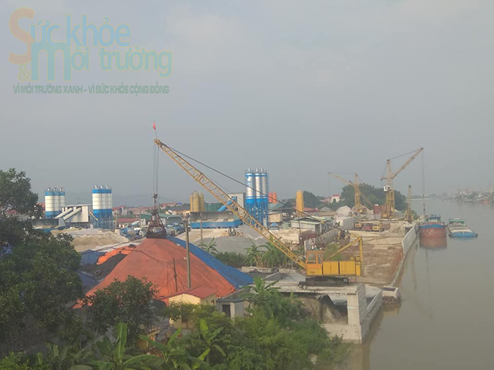 Bắc Giang: H&agrave;ng loạt trạm trộn b&ecirc; t&ocirc;ng ngo&agrave;i đ&ecirc; s&ocirc;ng Cầu bị phản &aacute;nh g&acirc;y &ocirc; nhiễm