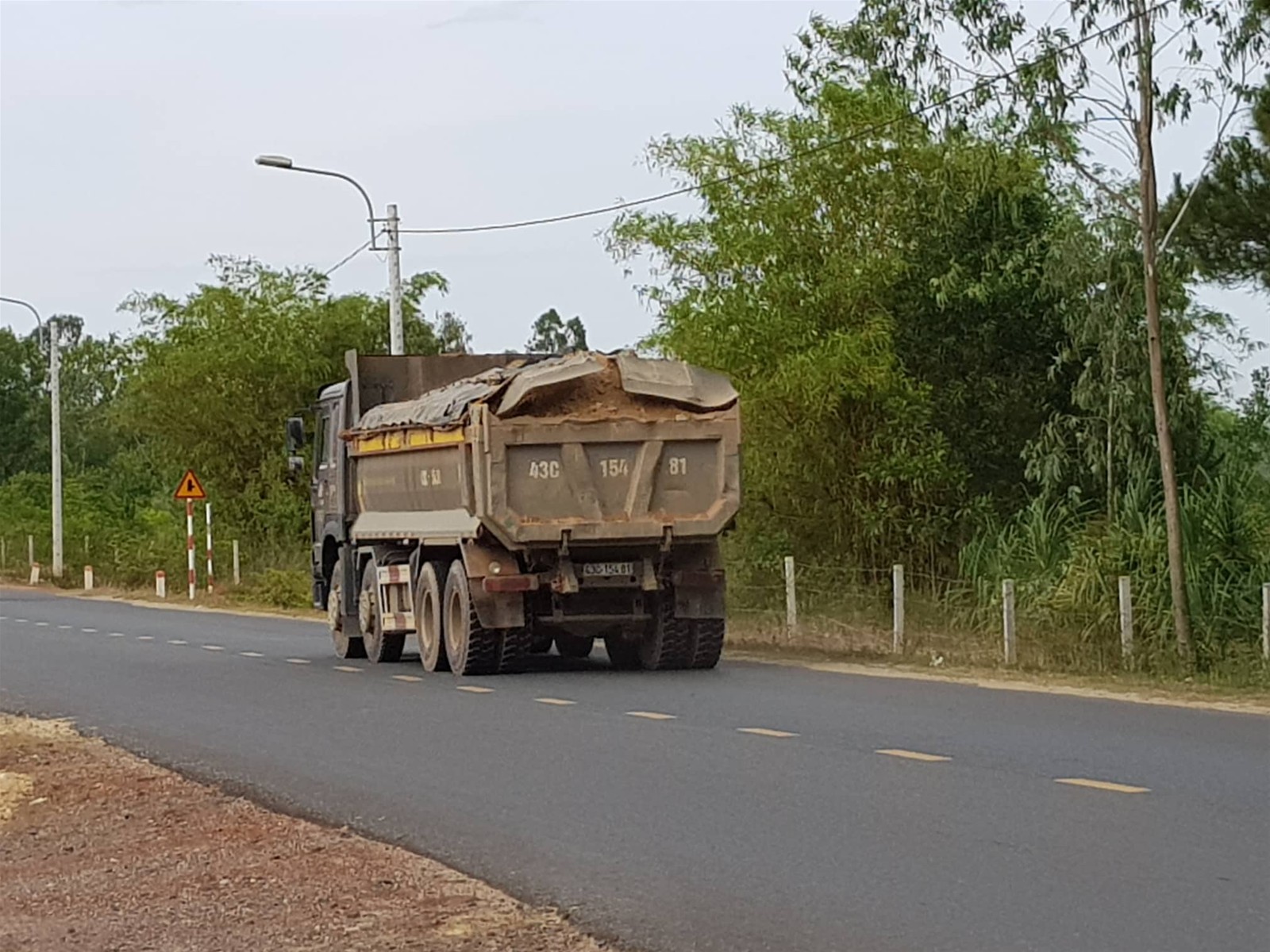 L&atilde;nh đạo Ph&ograve;ng CSGT TP Đ&agrave; Nẵng kh&ocirc;ng c&oacute; chuyện &ldquo;bảo k&ecirc;&rdquo; cho xe qu&aacute; khổ qu&aacute; tải?
