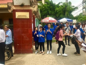 ngay 255 cac thi sinh hoan thanh 2 bai thi mon ngu van va mon toan trong ki thi thpt quoc gia