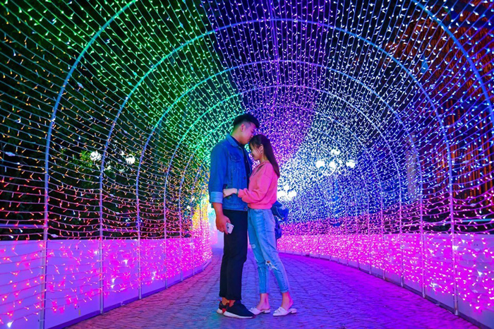 Lễ hội &aacute;nh s&aacute;ng đầu ti&ecirc;n tại Quy Nhơn thu h&uacute;t h&agrave;ng vạn du kh&aacute;ch
