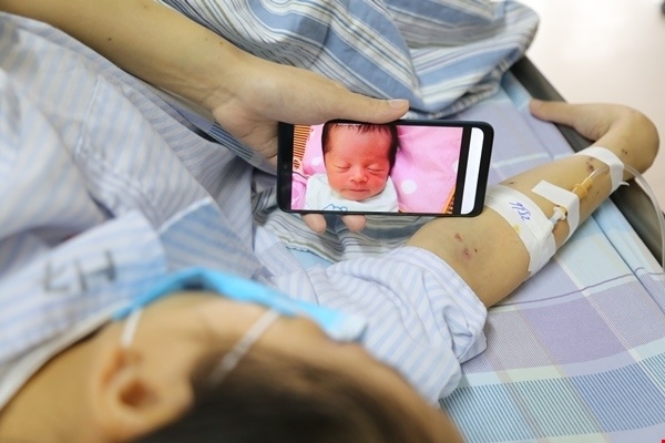 Kỳ diệu mẹ ung thư m&aacute;u sinh con an to&agrave;n​​​​​​​