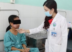 mua hang online lam trang da mat thieu nu 17 sung phu lo loet