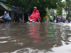 tphcm mua trang troi nhieu tuyen duong bien thanh song