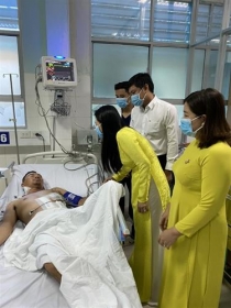 tphcm bao dong do phau thuat cap cuu benh nhan bi dam thau nguc bung 10cm