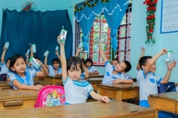 quang nam trien khai sua hoc duong tre em duoc uong sua mien phi