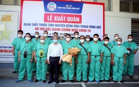 doan cong tac tinh nguyen benh vien trung uong hue len duong ho tro tinh bac giang phong chong dich covid 19