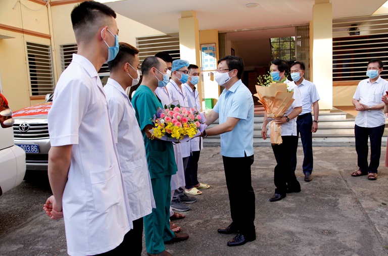 Vĩnh Phúc chi viện tiền và nhân lực giúp Bắc Giang, Bắc Ninh chống dịch Covid-19
