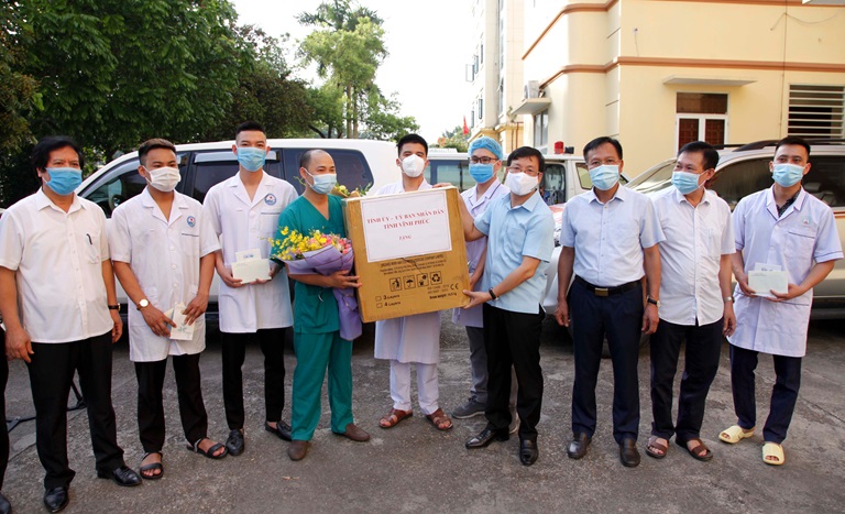 Vĩnh Phúc chi viện tiền và nhân lực giúp Bắc Giang, Bắc Ninh chống dịch Covid-19
