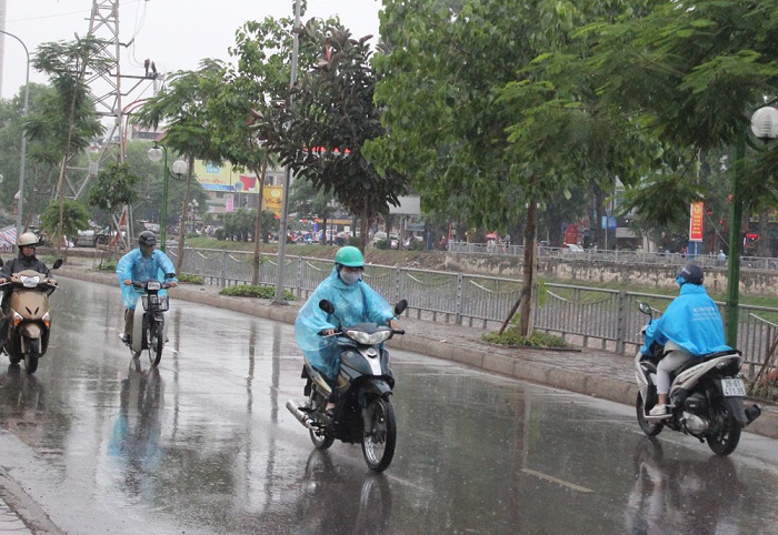 Nhiều khu vực trên cả nước chiều tối và đêm có mưa dông,Hà Nội thời tiết mát mẻ