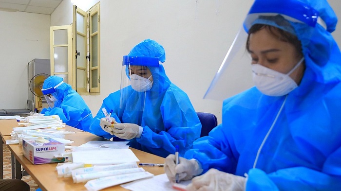 Li&ecirc;n quan ch&ugrave;m ca bệnh tại Đ&ocirc;ng Anh, H&agrave; Nội ghi nhận 4 bệnh nh&acirc;n mới mắc Covid-19