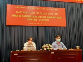 vusta to chuc gap mat cac co quan bao chi
