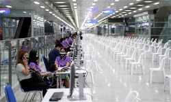 Nhiều nước tái áp đặt các biện pháp hạn chế mới