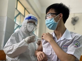 khan truong tiep nhan vaccine covid 19 duoc phan bo tiem mui 3 mui 4 va tiem cho tre em