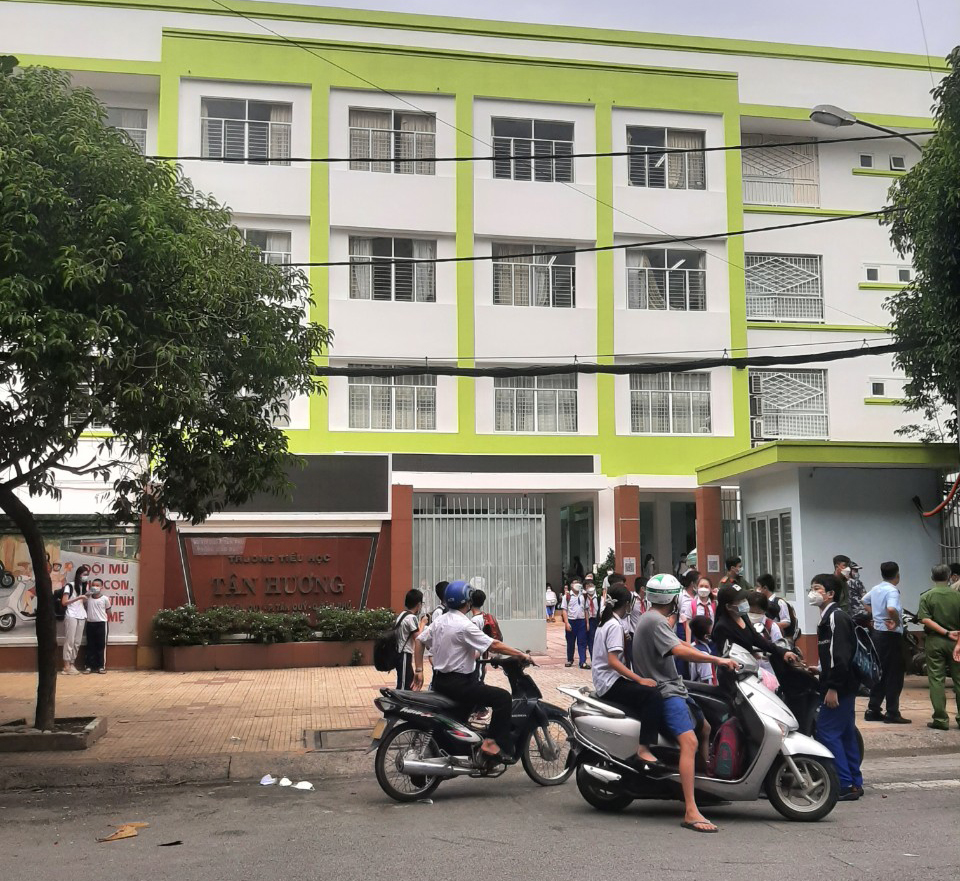 TP.HCM: Hàng loạt học sinh Trường Tiểu học Tân Hương nghi ngộ độc thực phẩm?