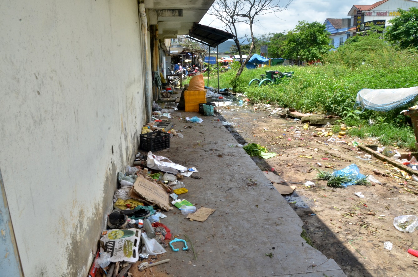 Phú Lộc: Bao giờ mới hết sống chung với rác thải!