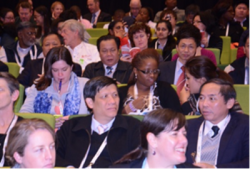 gs ts nguyen thanh long thu truong bo y te tham du hoi nghi quoc te ve aids tai melbourne australia