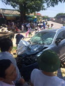 thanh hoa o to con dam xe keo tu che 3 nguoi thuong vong