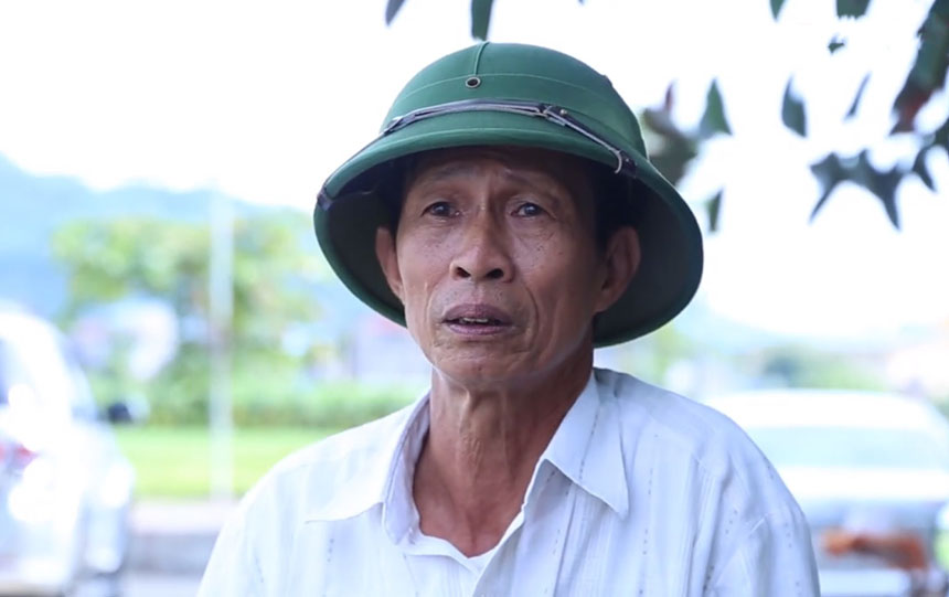 Người dân đội mưa chặn xe rác, chủ tịch Sóc Sơn ra lều trại gặp dân