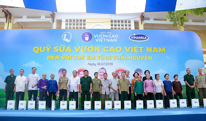 Qũy sữa vươn cao Việt Nam và Vinamilk chung tay vì trẻ em Thái Nguyên