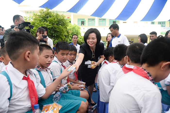 Qũy sữa vươn cao Việt Nam và Vinamilk chung tay vì trẻ em Thái Nguyên