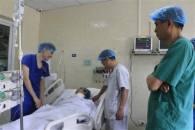 nam thanh nien bi dao dam xuyen co dut doi dong mach thoat chet trong gang tac