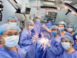 cat bao quy dau o phong kham nam thanh nien bi hoai tu duong vat