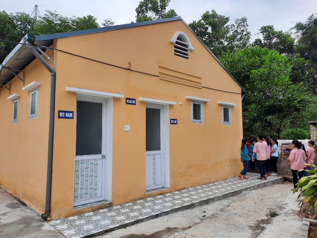 Hiệu quả từ việc đầu tư xây dựng các công trình nhà vệ sinh trường học